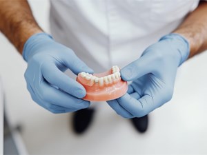 El papel de la prótesis en la mejora de la estética facial global