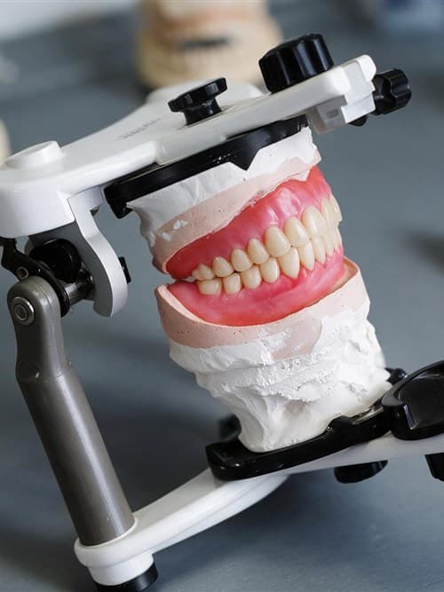 Contacta con Trasancos, laboratorio dental en Narón
