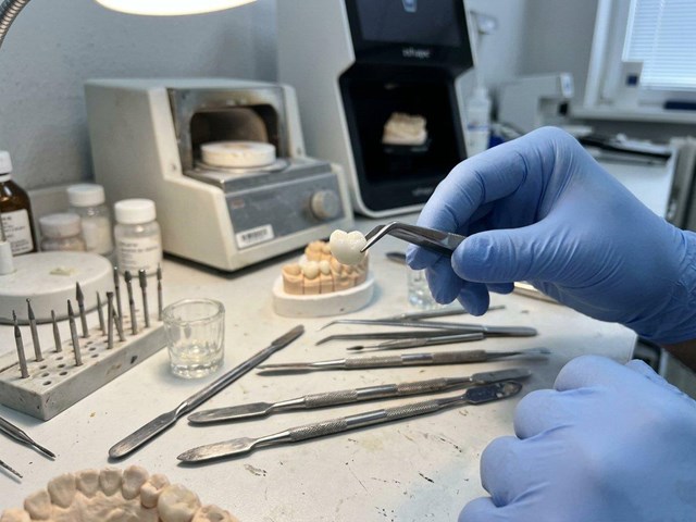 La estética que exigen tus pacientes: prótesis fijas de circonio en Mugardos