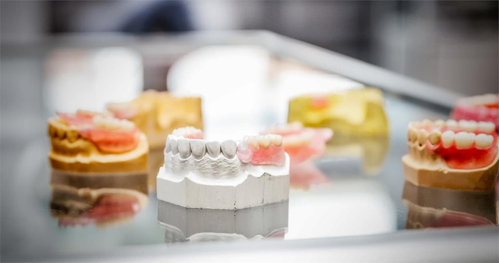 Materiales biocompatibles para prótesis dentales: lo último en innovación y resistencia